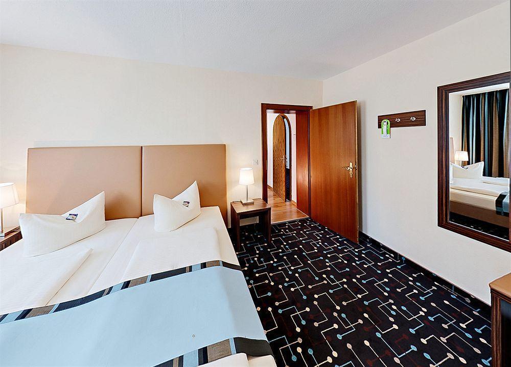 Hotel Koeniger Pliening Εξωτερικό φωτογραφία