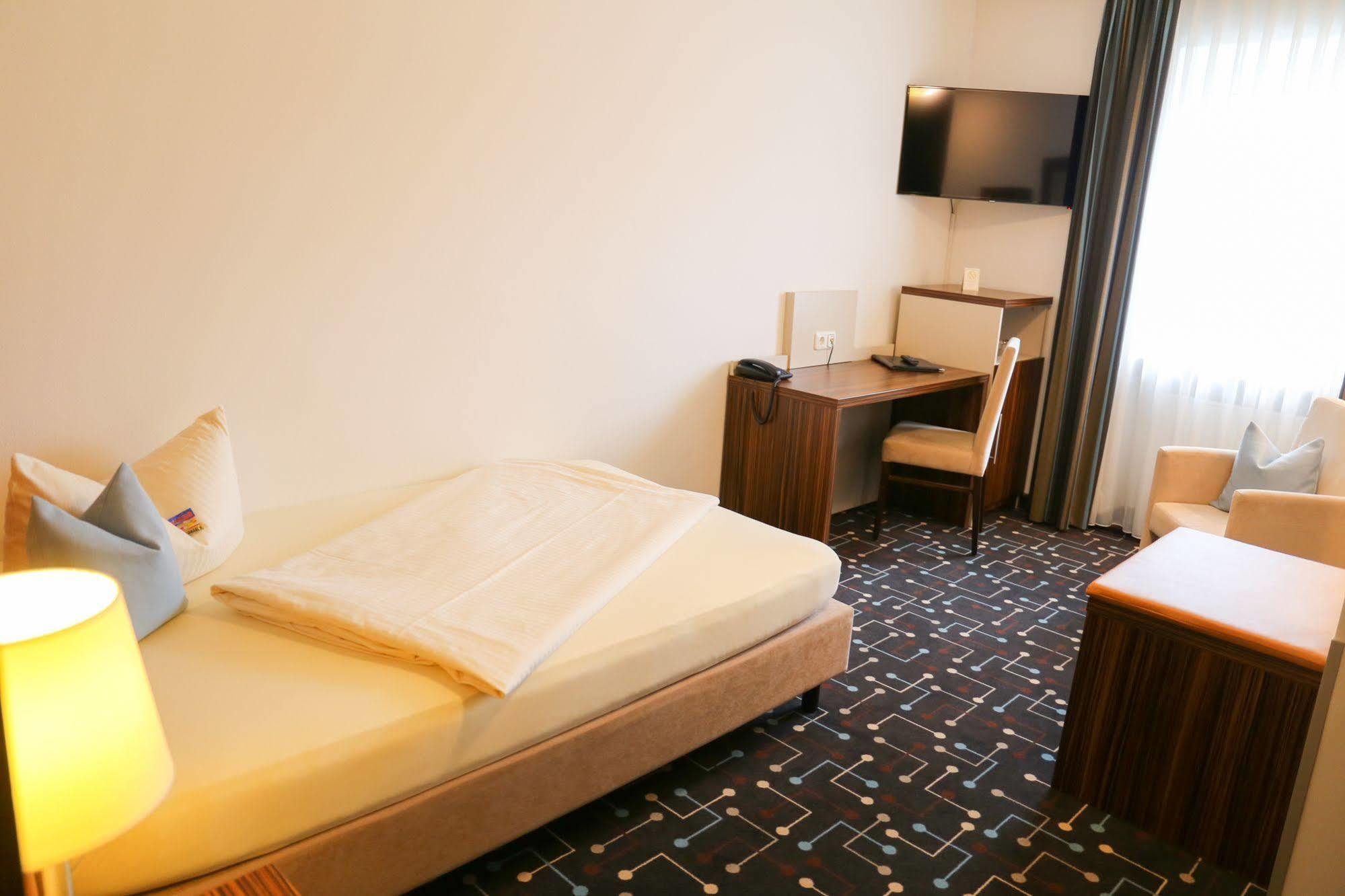 Hotel Koeniger Pliening Εξωτερικό φωτογραφία